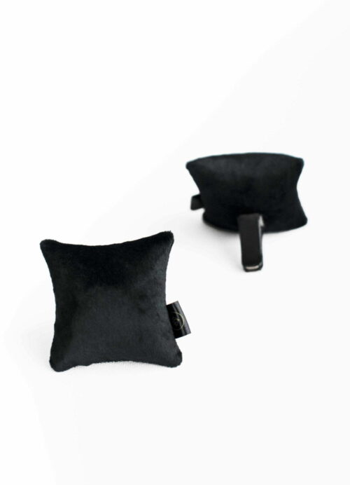 Kristina Beauty pagalvėlė tvirtinama į automobilio groteles, rankų darbo, juoda