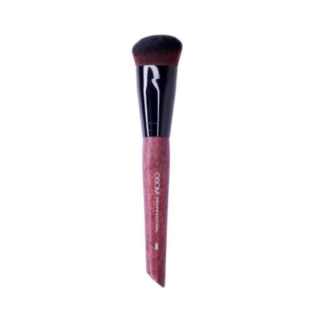OSOM Professional makiažo šepetėlis Angled Contour brush OSOMCB006, kirstas veido kontūravimui, skystam pagrindui, itin aukštos kokybės, sintetiniai šereliai